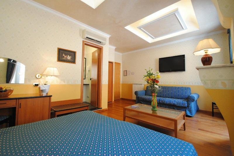 Quadruple Room image 3