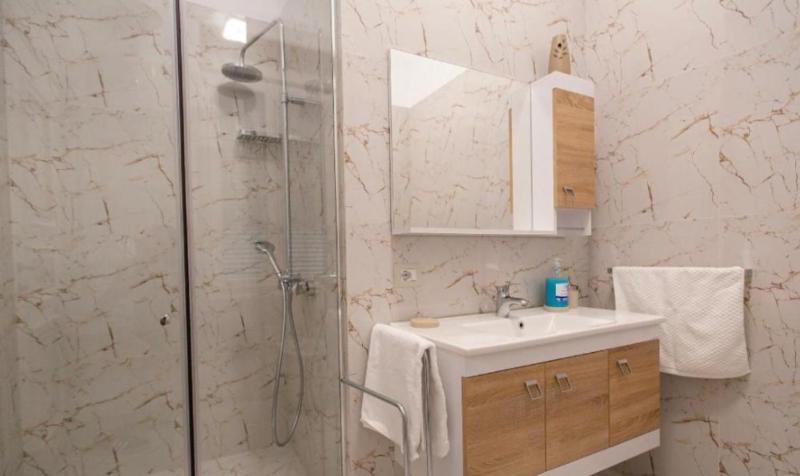 Ferdinand Hotel Rooms - image 8