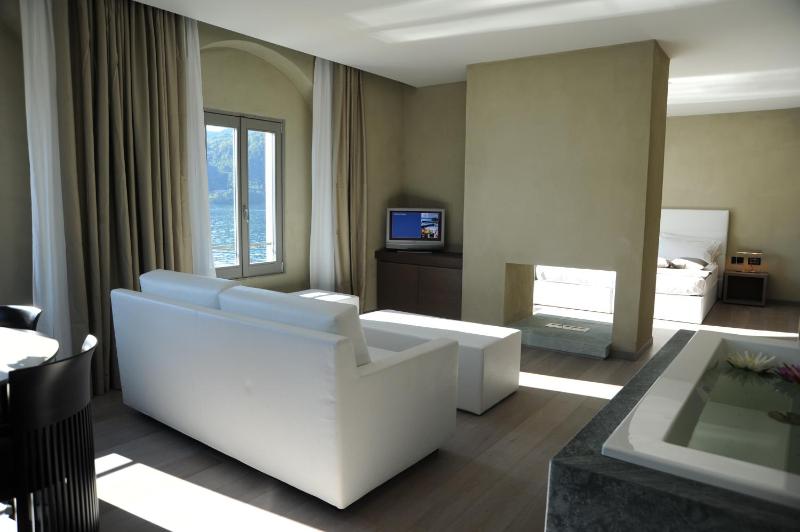 Deluxe Suite image 3