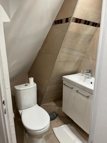 Double Room with Private Bathroom image 2