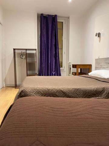 Triple Room with Private Bathroom image 3