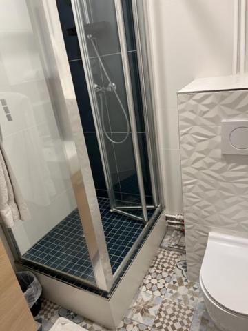 Triple Room with Private Bathroom image 2