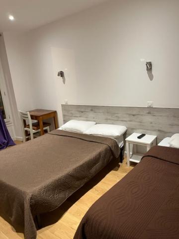 Triple Room with Private Bathroom image 1