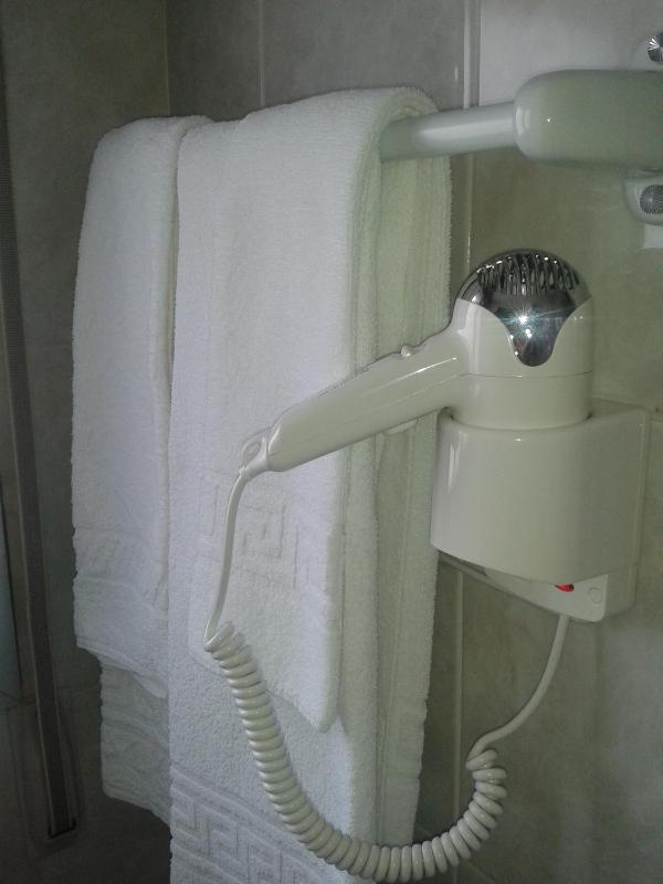 Standard Triple Room image 4
