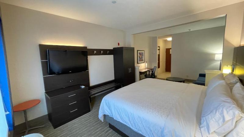 King Suite - Non-Smoking image 2