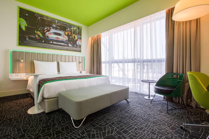 Junior Suite with Autodrome Track View  image 1