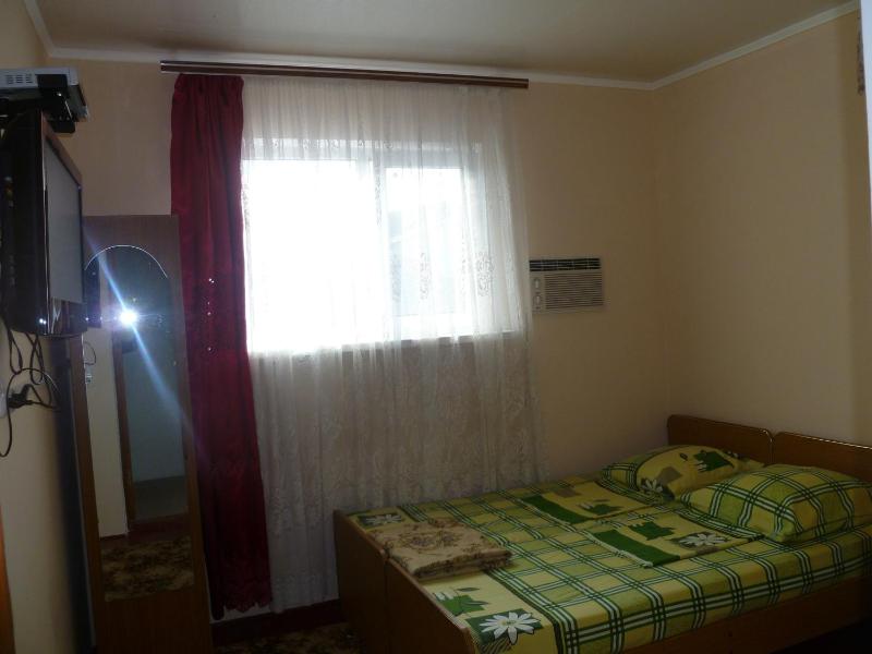 Triple Room with Shared Bathroom image 2