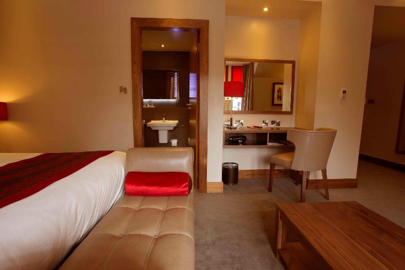 Executive Double Room with Street View image 3