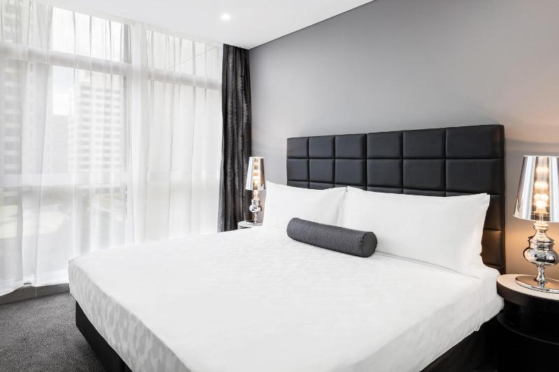 One Bedroom Accessible Suite image 3