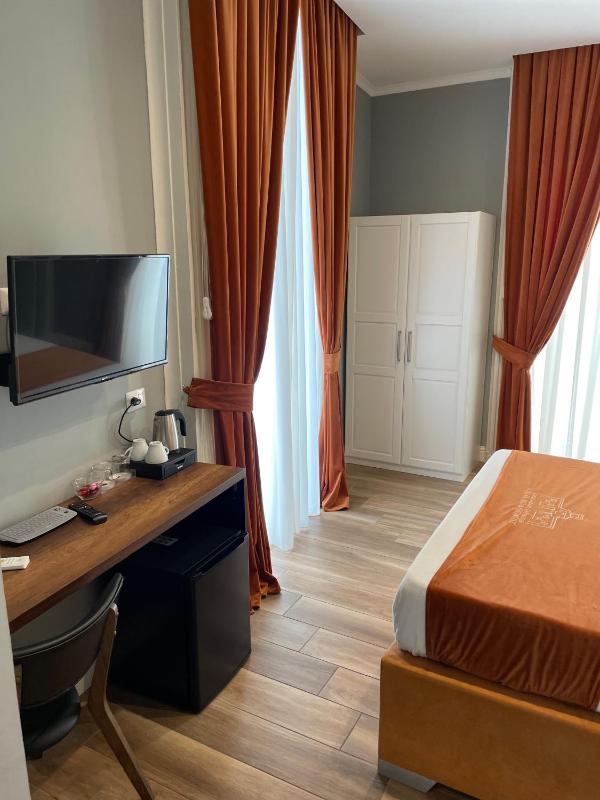 Deluxe Room image 2