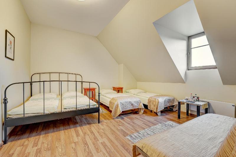 Quadruple Room with Bathroom image 1