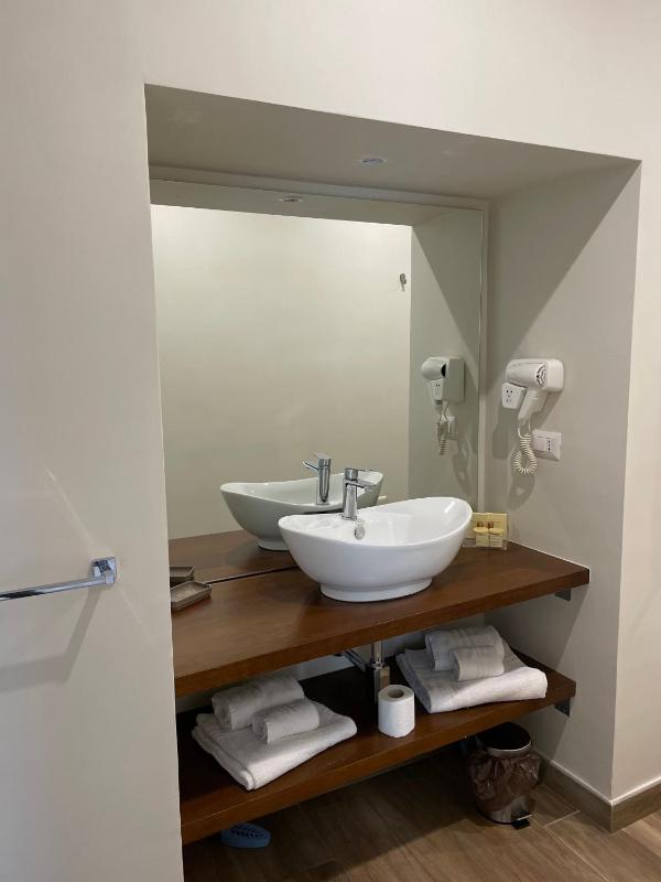 Deluxe Room image 4