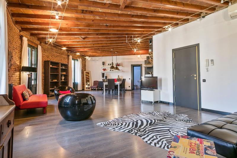 Two-Bedroom Apartment (6 Adults) - Loft image 1