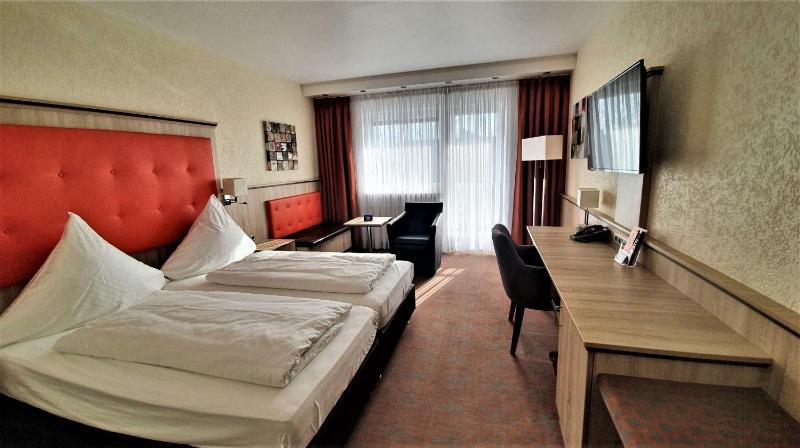 Standard Double Room image 3