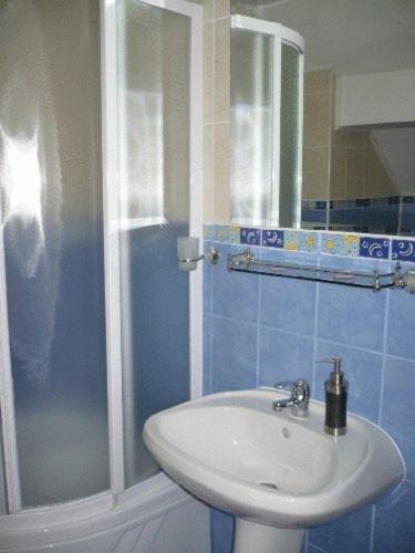 Double or Twin Room image 4
