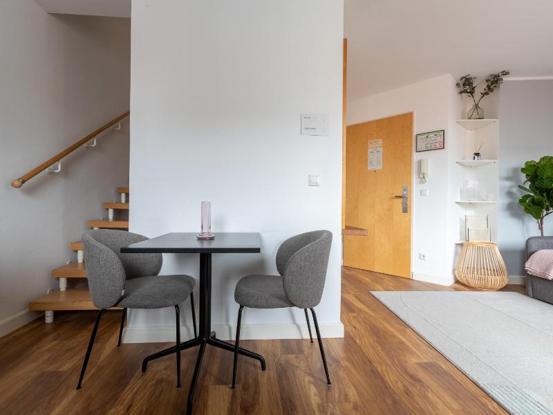 One-bedroom Duplex Suite L with balcony image 2