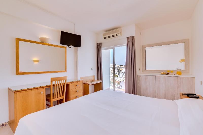 Triple Room image 3