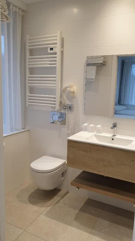 Double or Twin Room with River View image 4