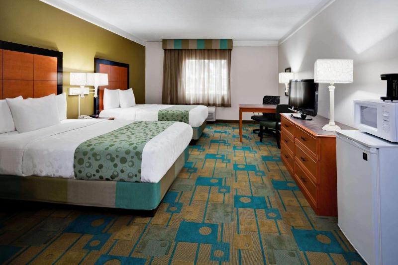 Deluxe Double Room with Two Double Beds image 3
