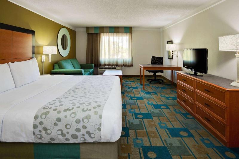 Superior King Room - Non-Smoking image 4