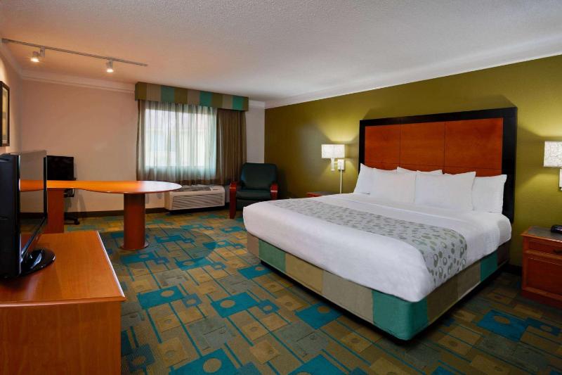 Executive King Room image 3