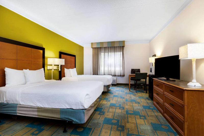 2 Double Beds, Hearing Accessible Room, Non-Smoking image 2