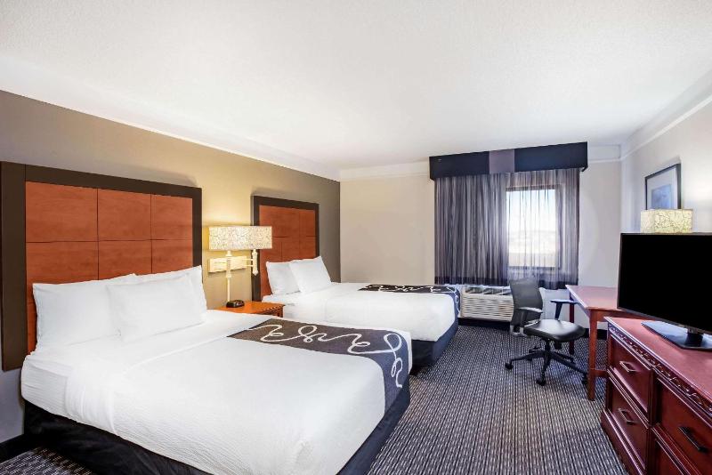 Deluxe Double Room with Two Double Beds image 2