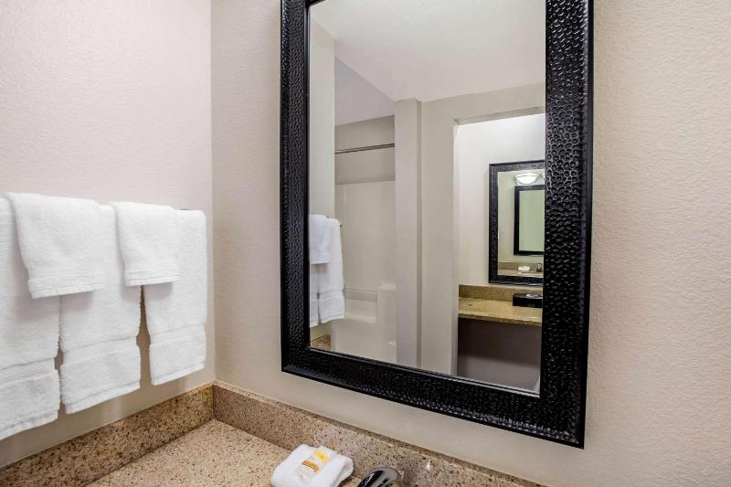 Deluxe Double Room with Two Double Beds image 4