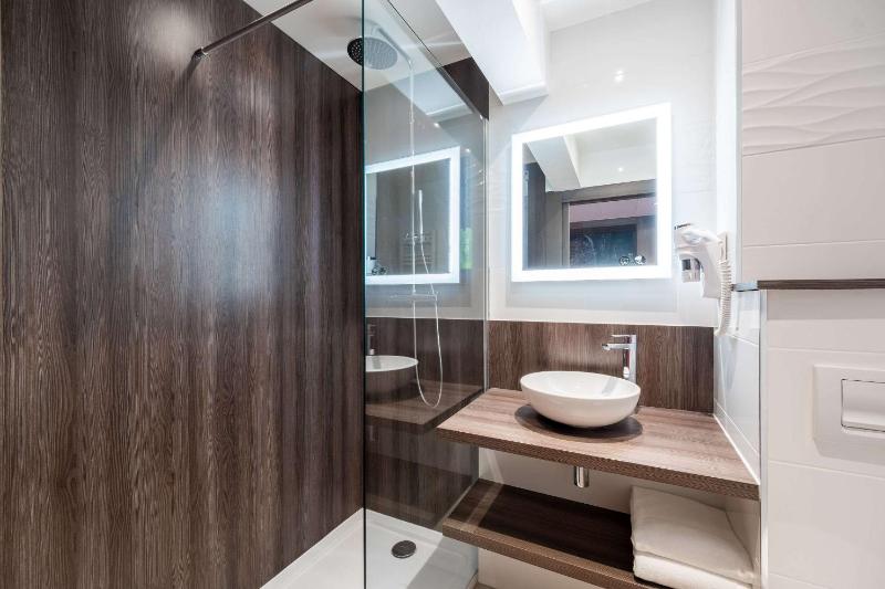 Superior Double Room image 4