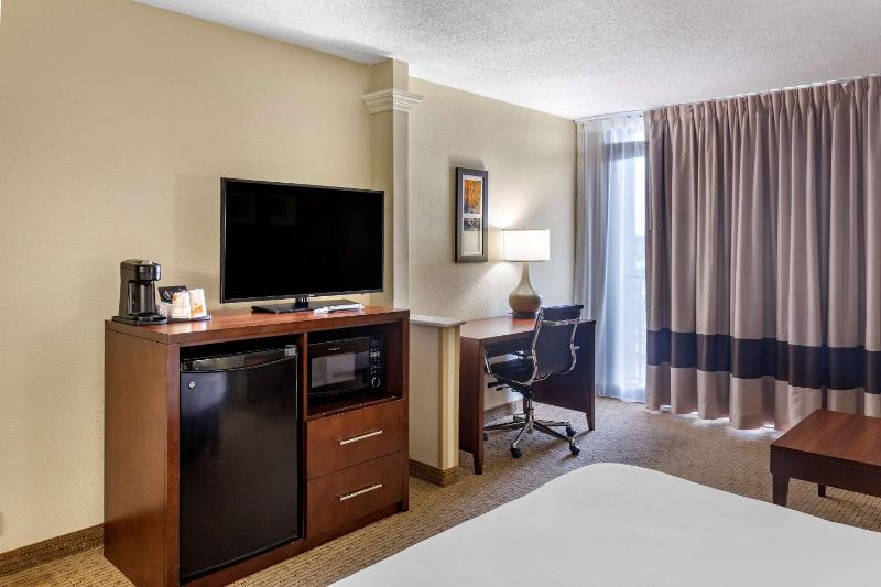 King Room - Accessible/Non-Smoking image 2