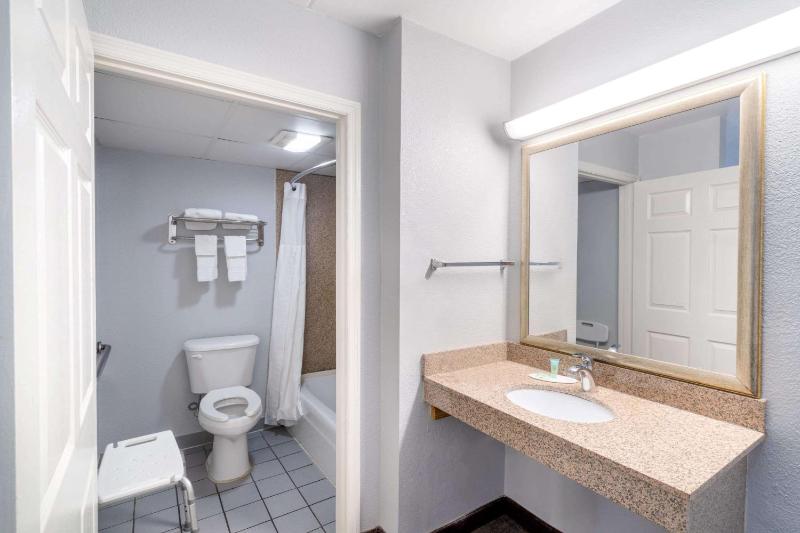 King Room - Mobility Access/Non-Smoking image 4