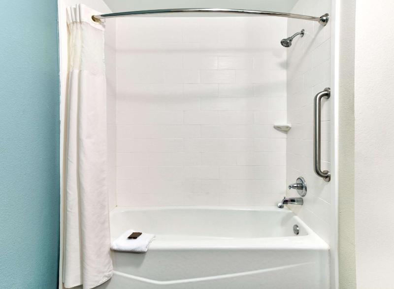 King Suite with Bath Tub - Mobility Accessible/Non-Smoking image 2