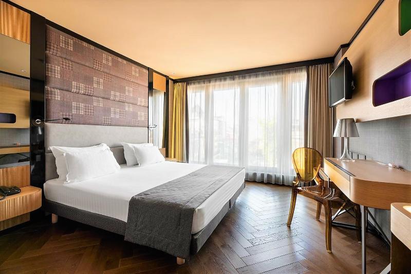 Superior Double or Twin Room image 3