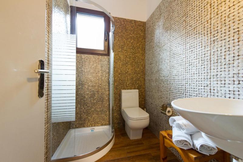 Two-Bedroom Apartment (4 adults) with Balcony image 4