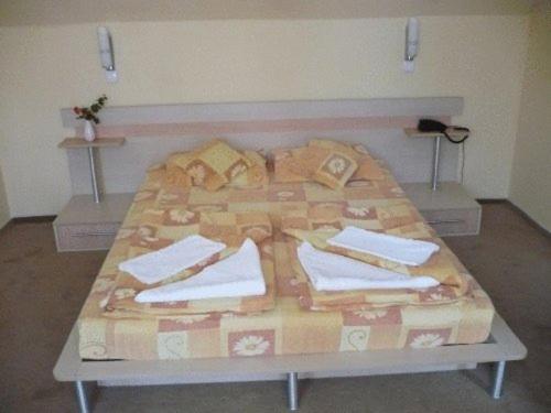 Double or Twin Room image 2