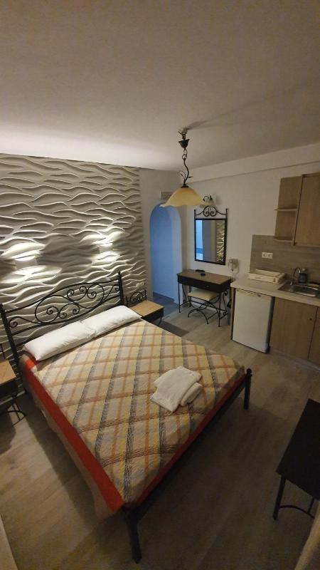 Studio with Sea View and Shared Terrace image 1