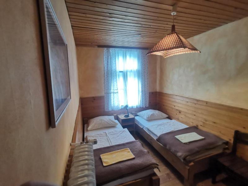 Twin Room with Private Bathroom image 1