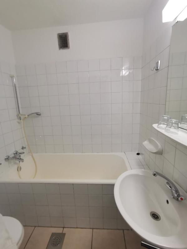 Triple Room with Private Bathroom image 1