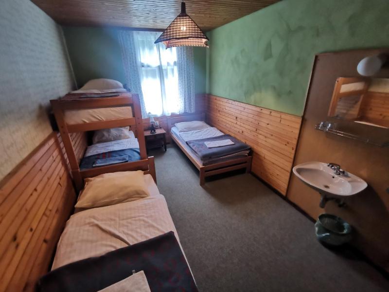 Triple Room with Shared Bathroom image 1