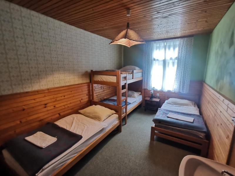 Triple Room with Shared Bathroom image 2
