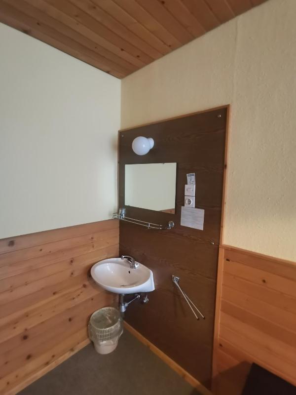 Twin Room with Shared Bathroom image 3