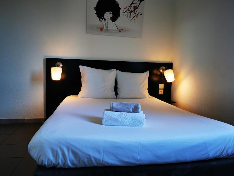 Double Room image 4