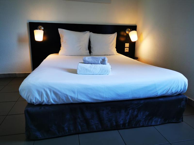 Double Room image 3