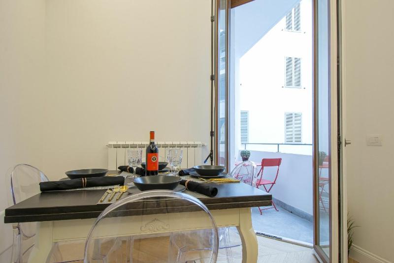 Cavour Stylish House - image 9