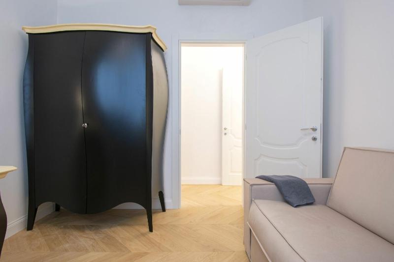 Cavour Stylish House - image 10