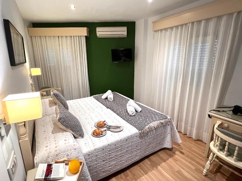 Double or Twin Room image 3