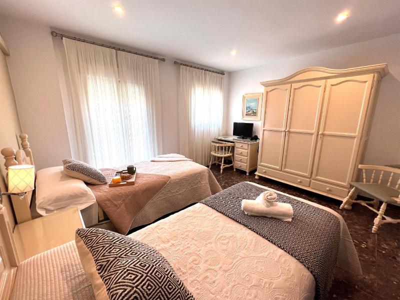 Double or Twin Room image 4