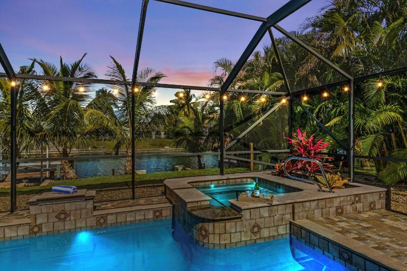 Direct Access Waterfront Villa with Heated Pool & Spa - Edgewater Escape - Roelens Vacations - image 1
