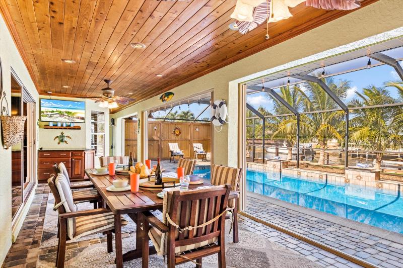 Direct Access Waterfront Villa with Heated Pool & Spa - Edgewater Escape - Roelens Vacations - image 43