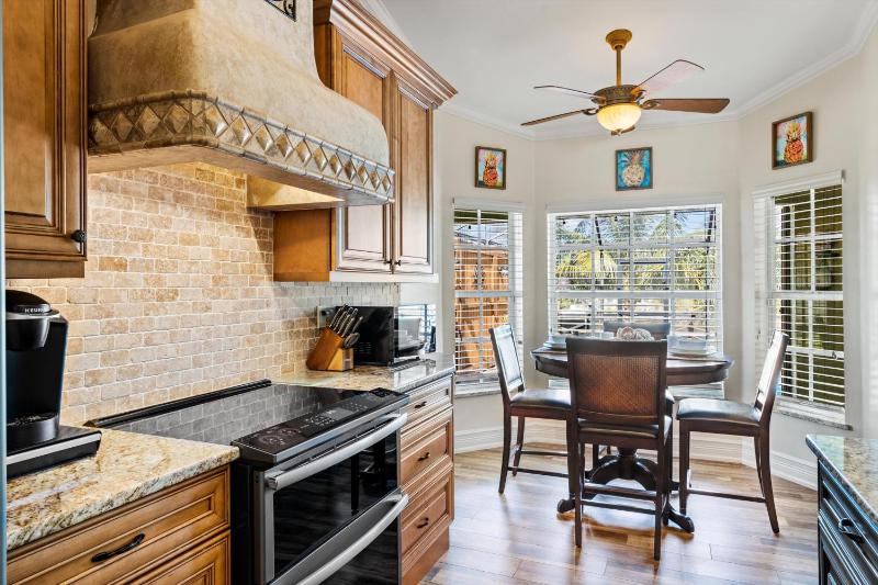 Direct Access Waterfront Villa with Heated Pool & Spa - Edgewater Escape - Roelens Vacations - image 4